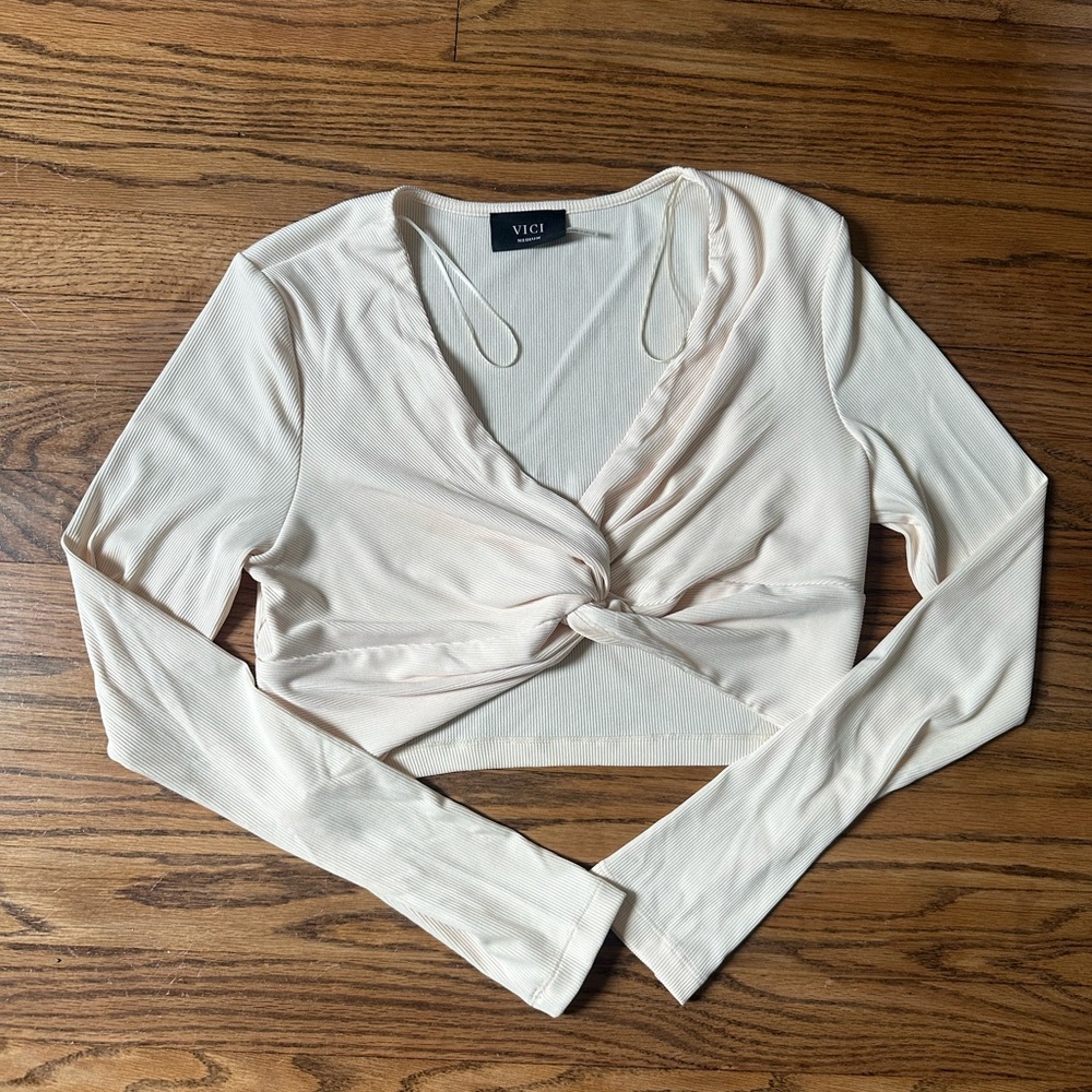 Vici Knot Front Form Fitting Crop Top Long Sleeve Basic Size Medium